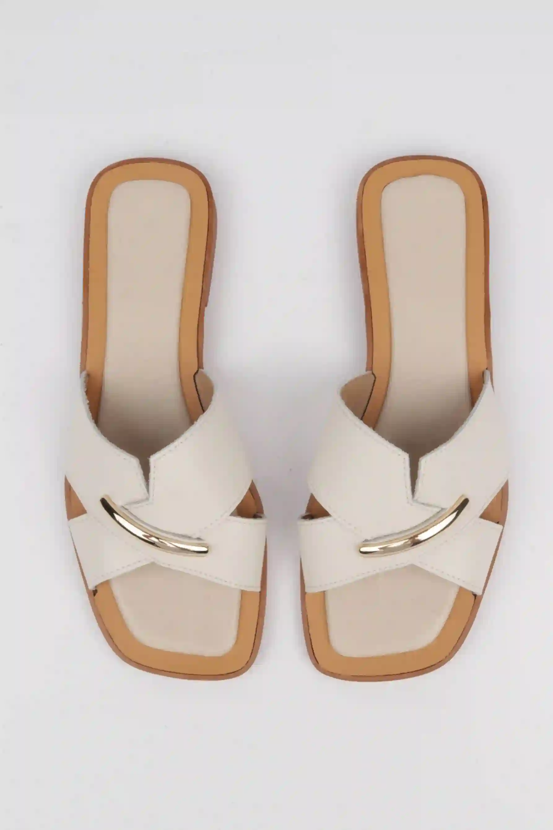 Sandalias planas blancas