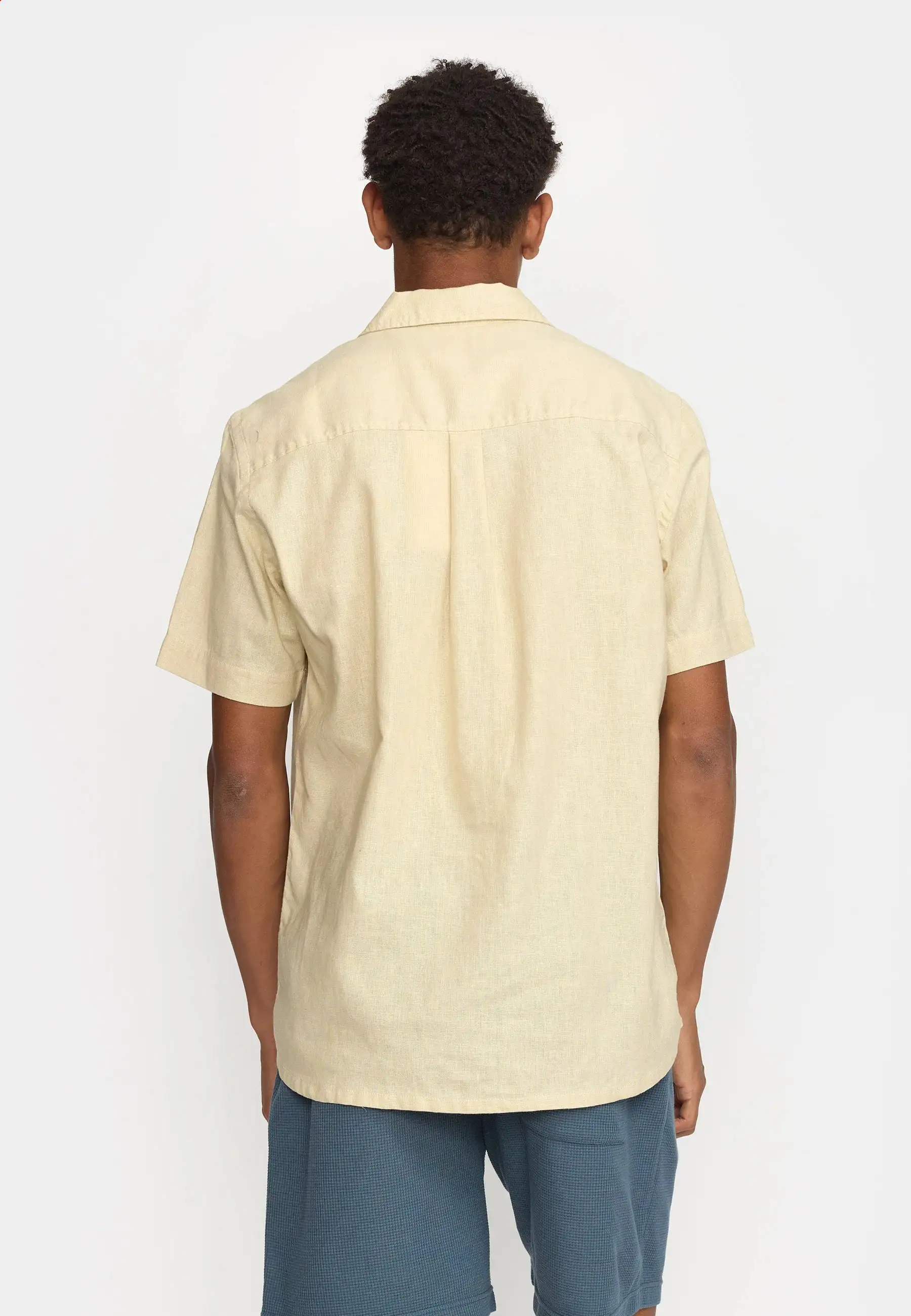 Short manga shirt with beige embroidery - Image 4