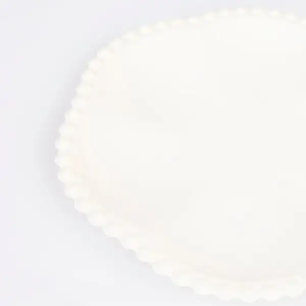 Platos compostables crema con borde de puntos (pack de 8) - Imagen 2
