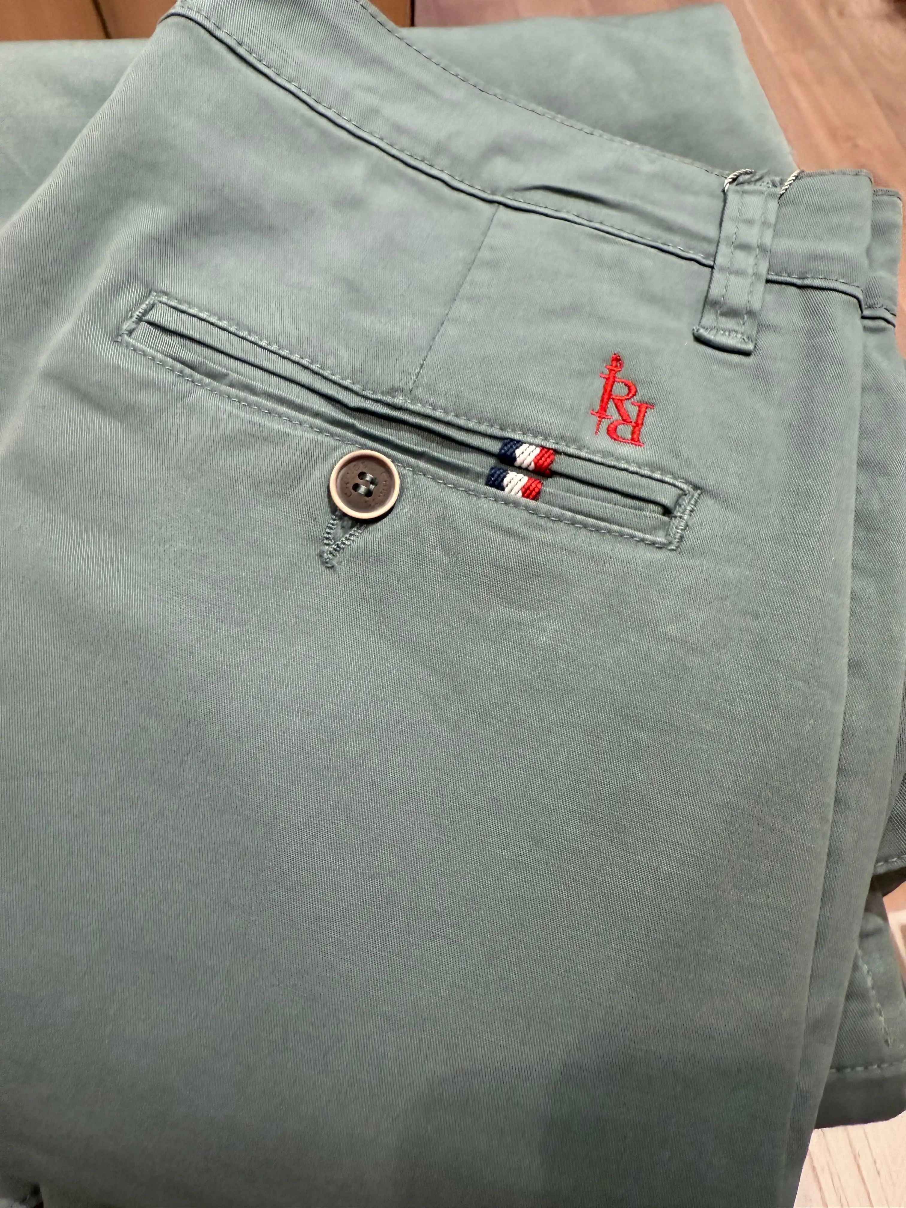 Pantalón corto casual Verde oliva claro RqueR - Imagen 2