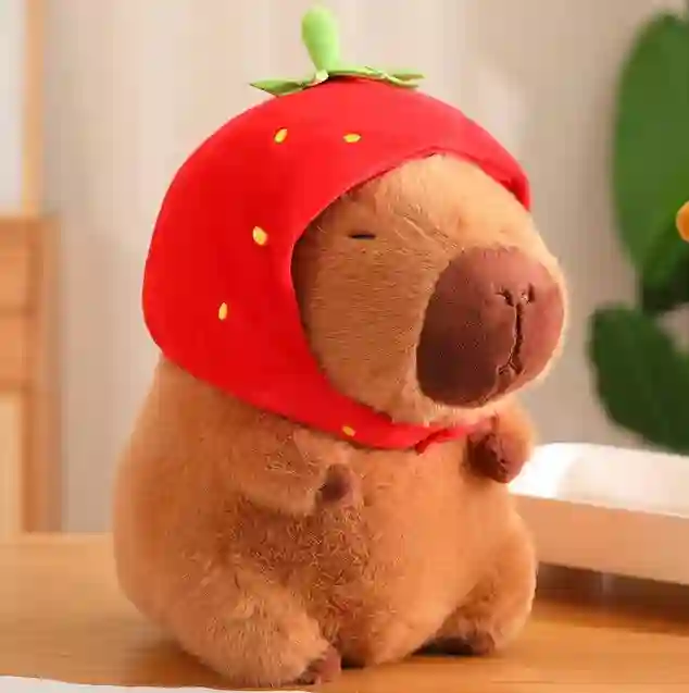 PELUCHE CAPYBARA WITH STRAWBERRY HAT 35cm