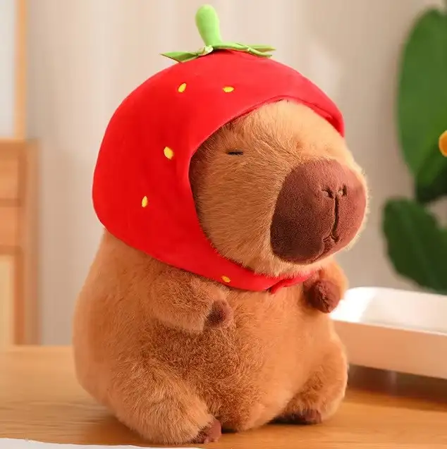 PELUCHE CAPYBARA WITH STRAWBERRY HAT 35cm