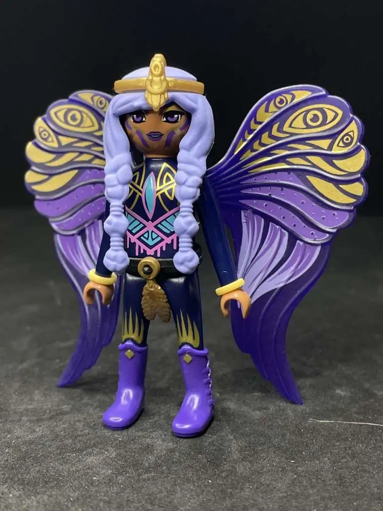 DM0329 Figura con Complementos