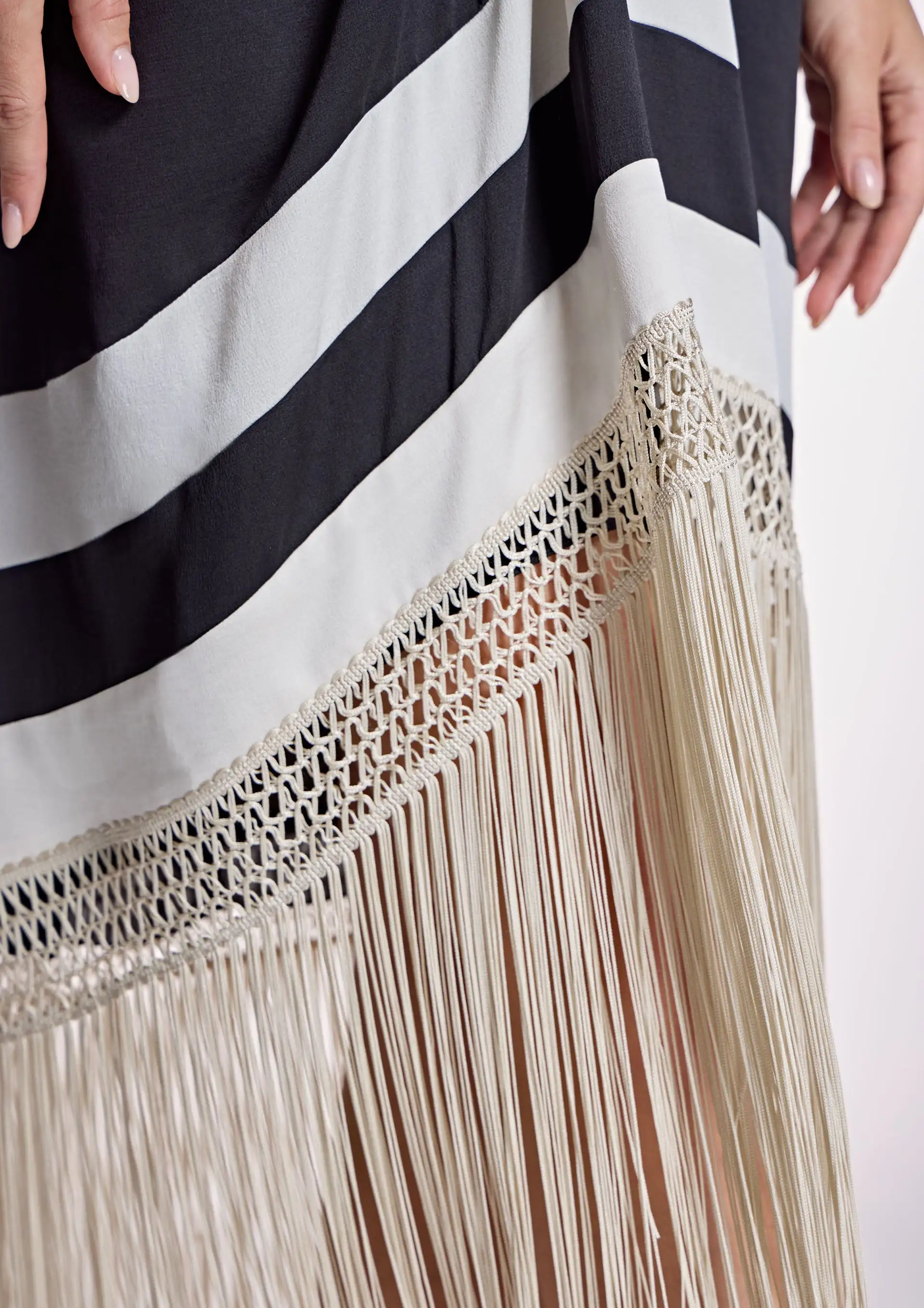 Alba Count Bicolor dress with fringes - Image 5