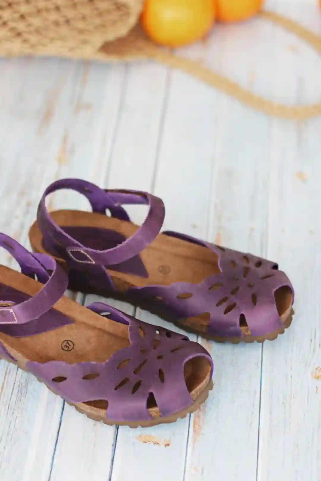 Sandalias InterBios cuña color lila punta cerrada