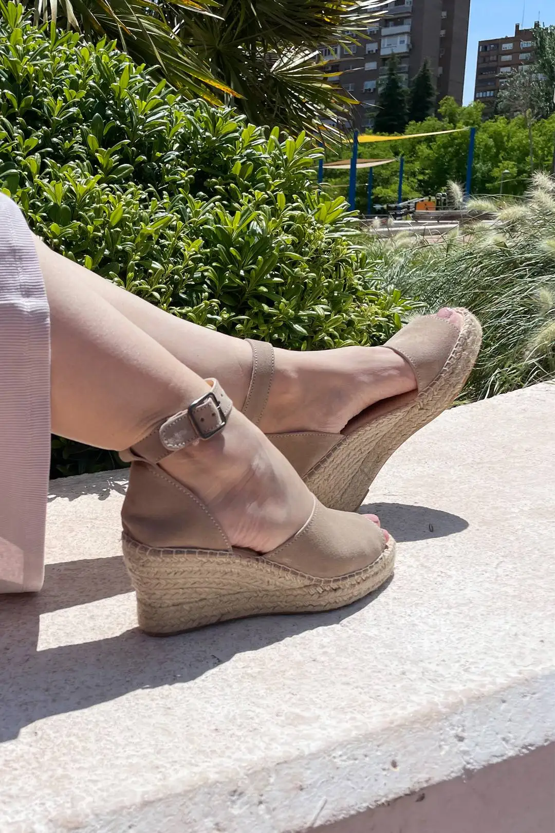 Sandalias cuña esparto color taupe