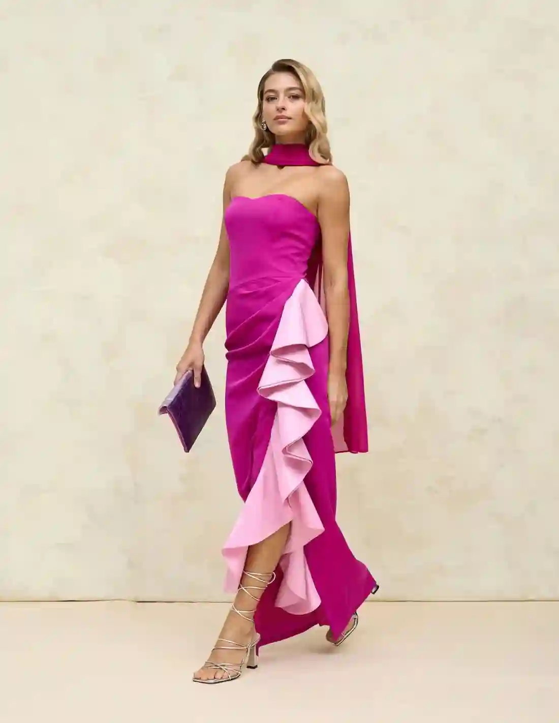 Vestido largo de fiesta combinado con volante lateral