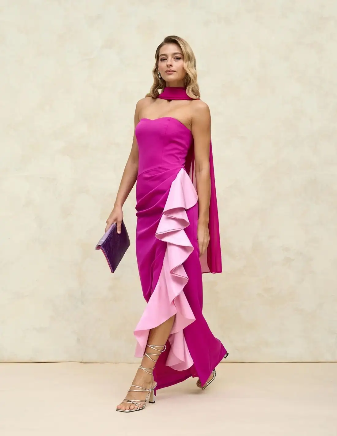 Vestido largo de fiesta combinado con volante lateral