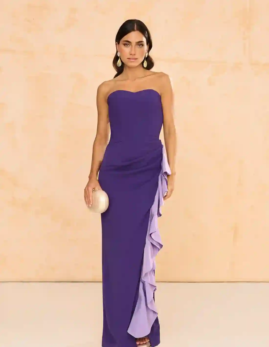 Vestido largo palabra de honor con volante en lateral morado