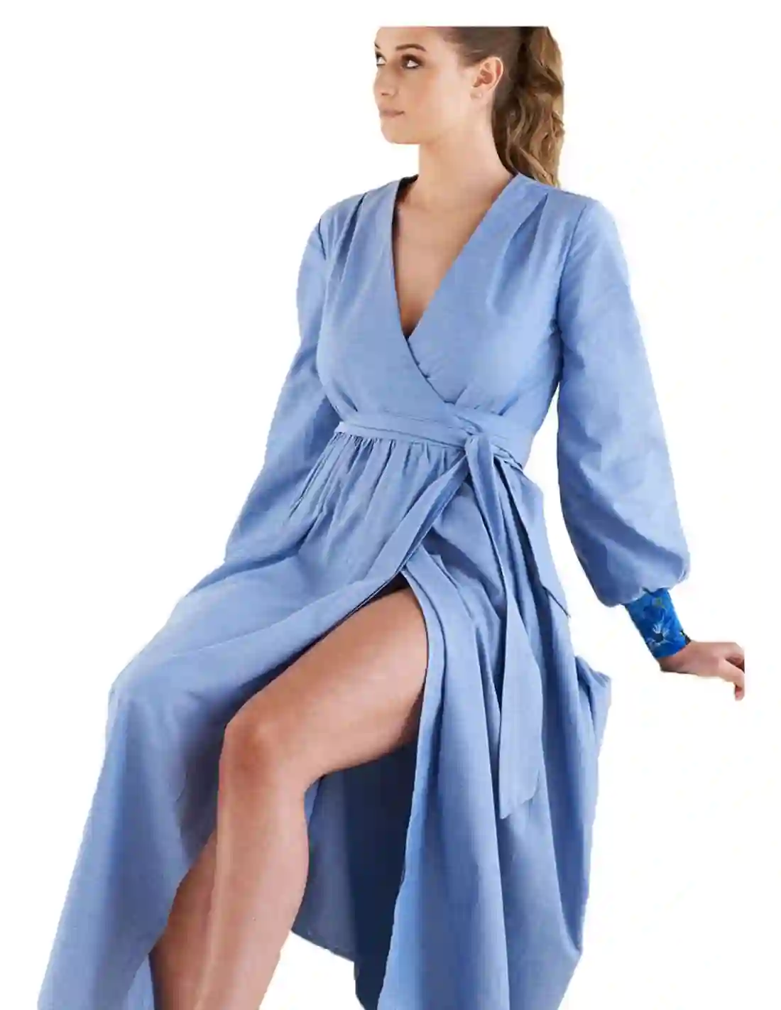 Vestido largo azul claro con mangas largas y corte en la falda - Lilody Boho