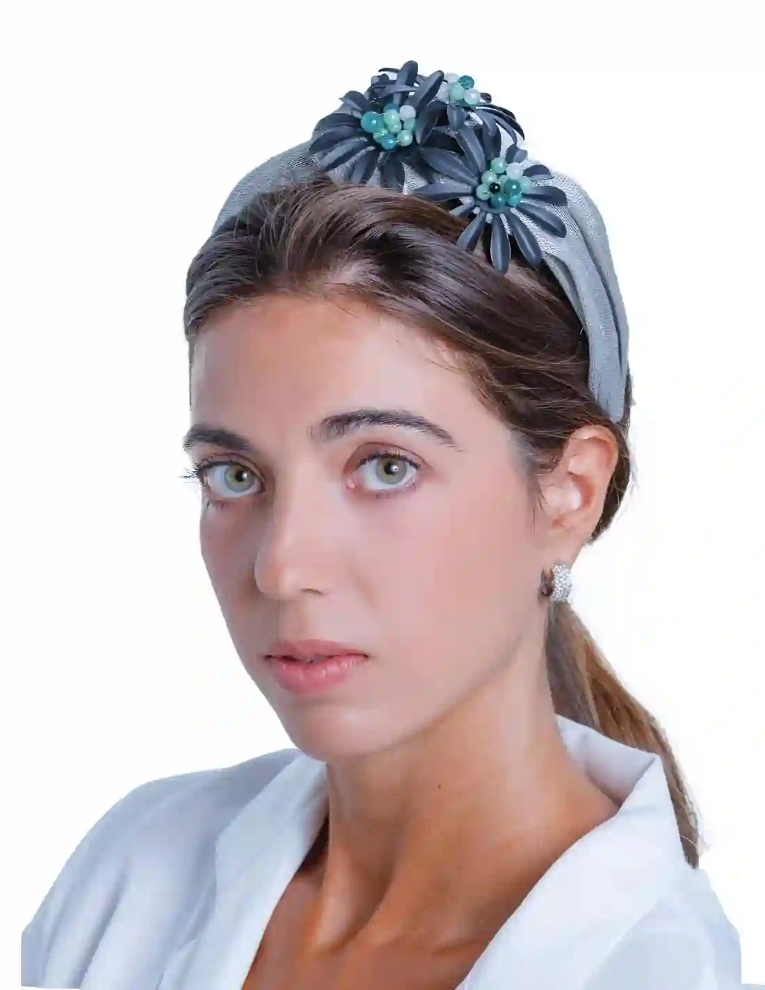Diadema de seda gris con piedras jade