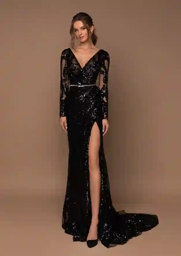 Vestido de gala largo con lentejuelas y manga larga bordada