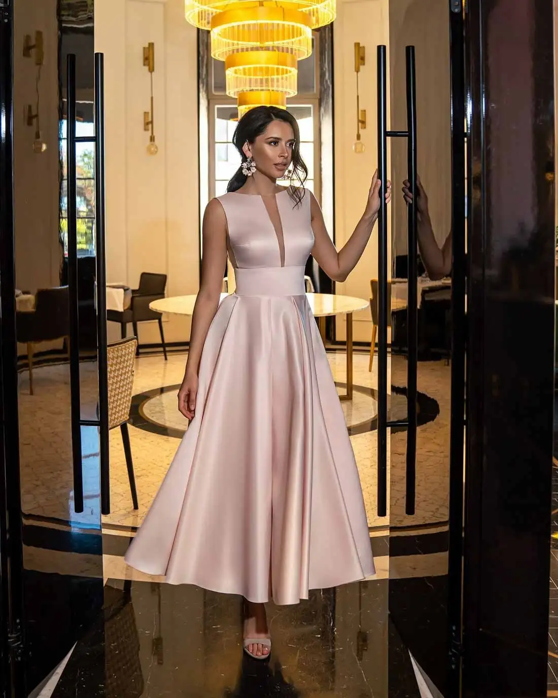 Vestido midi de fiesta satinado con falda evasé
