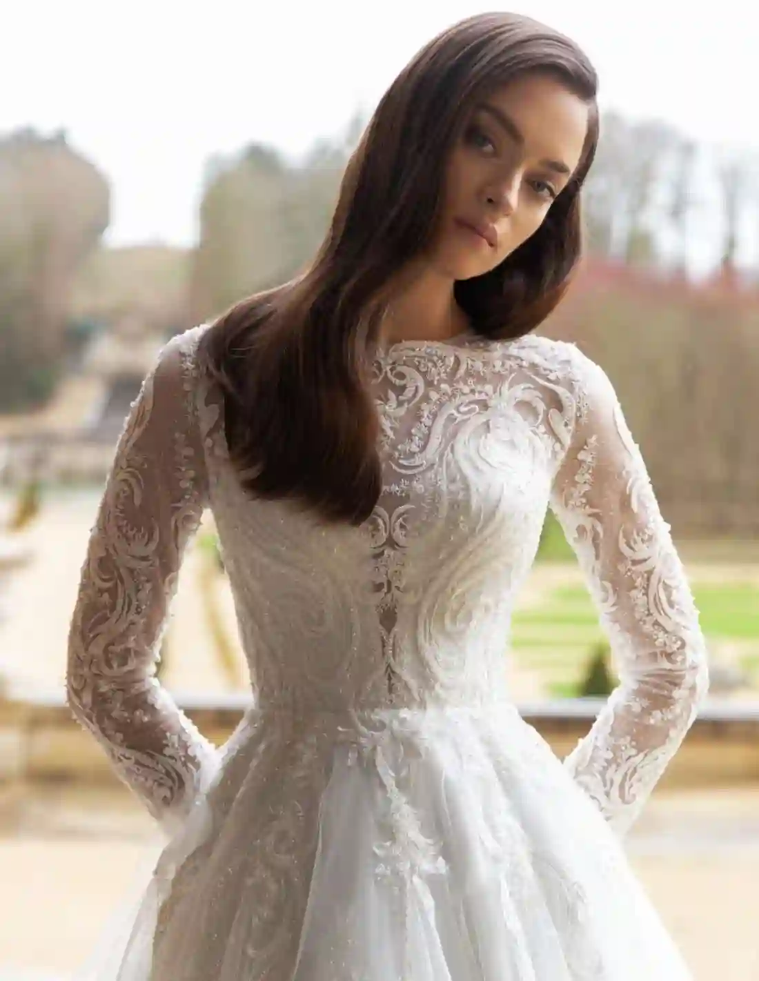 Princess and long -sleeved cutting wedding dress