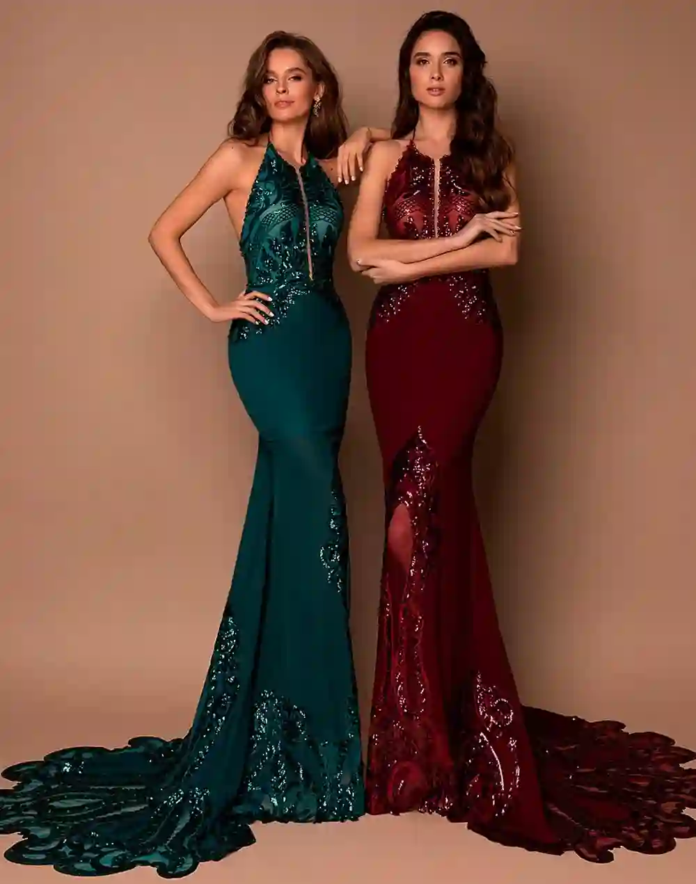 Vestido de fiesta escote halter y cuerpo de lentejuelas