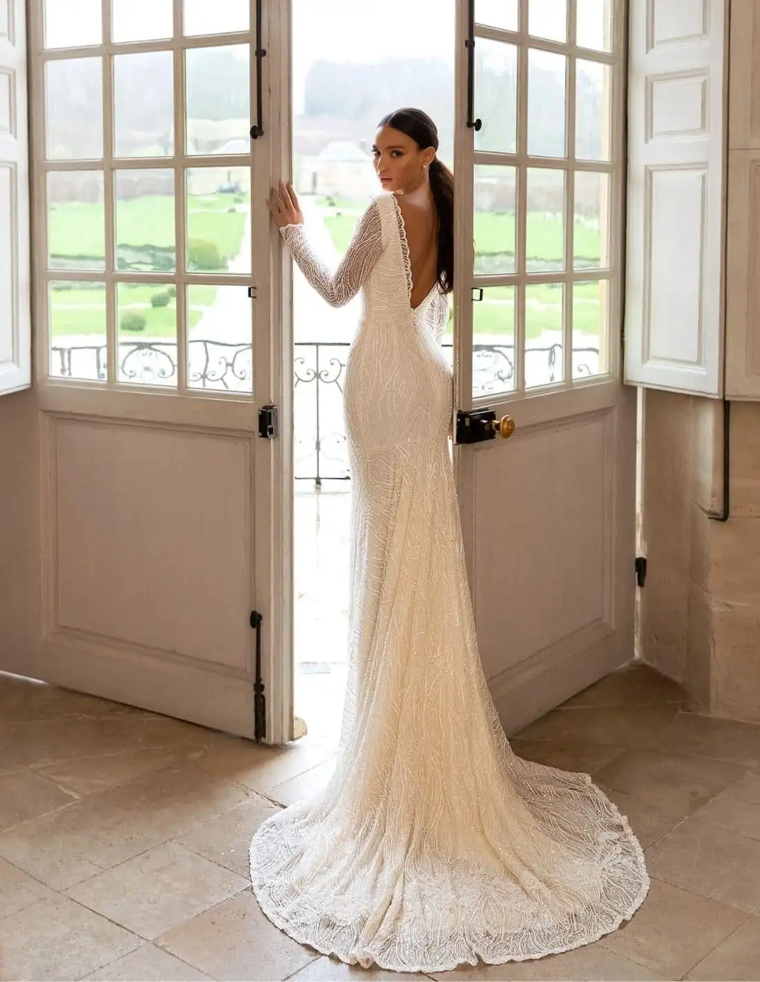 Long wedding dress with long sleeve and siren cut