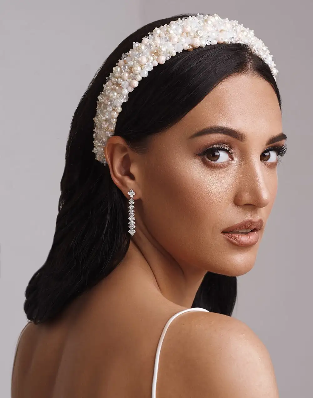 Diadema de fiesta ancha con perlas y pedreria