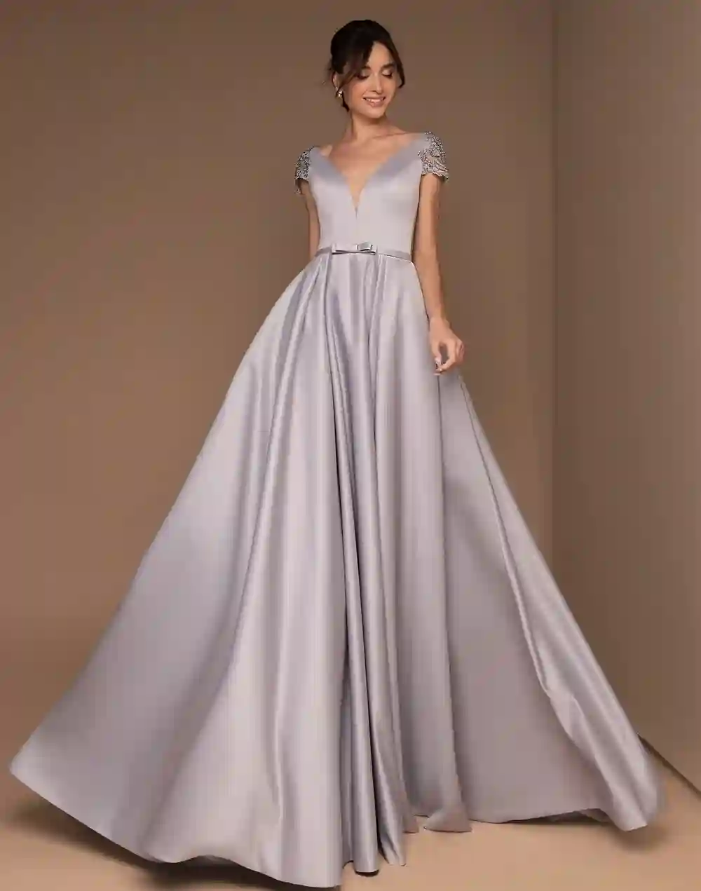 Vestido de fiesta largo satén con espalada efecto tatuaje de pedrería