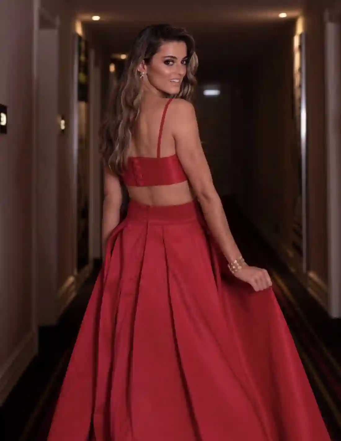 Falda roja de fiesta larga con lazada lateral - Joana Aguiar
