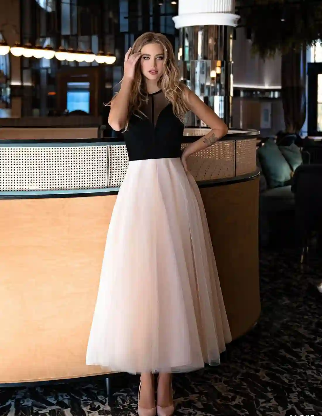 Vestido midi de fiesta con falda de capas de tul