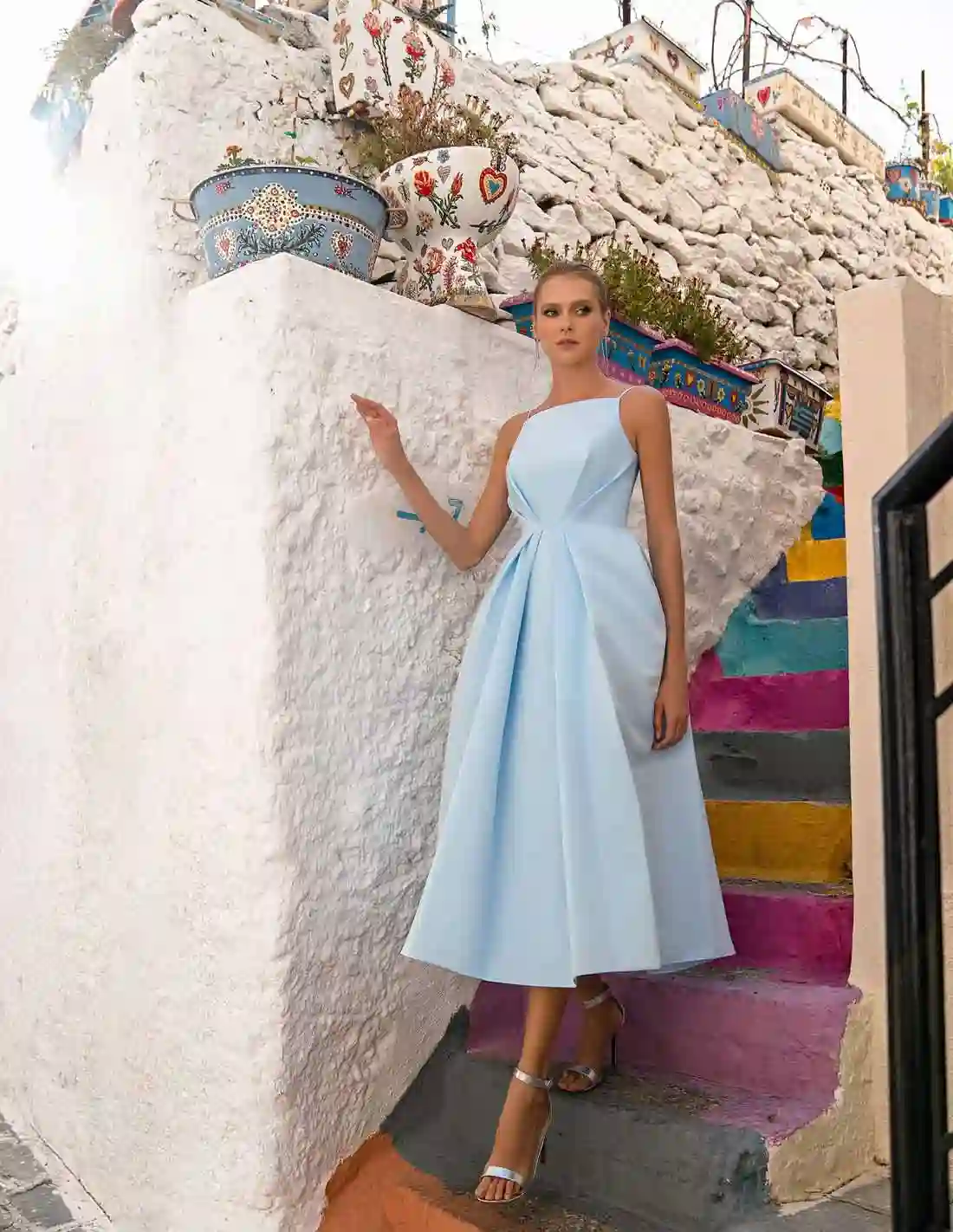 Vestido de fiesta midi de tirantes con fruncido en la cintura