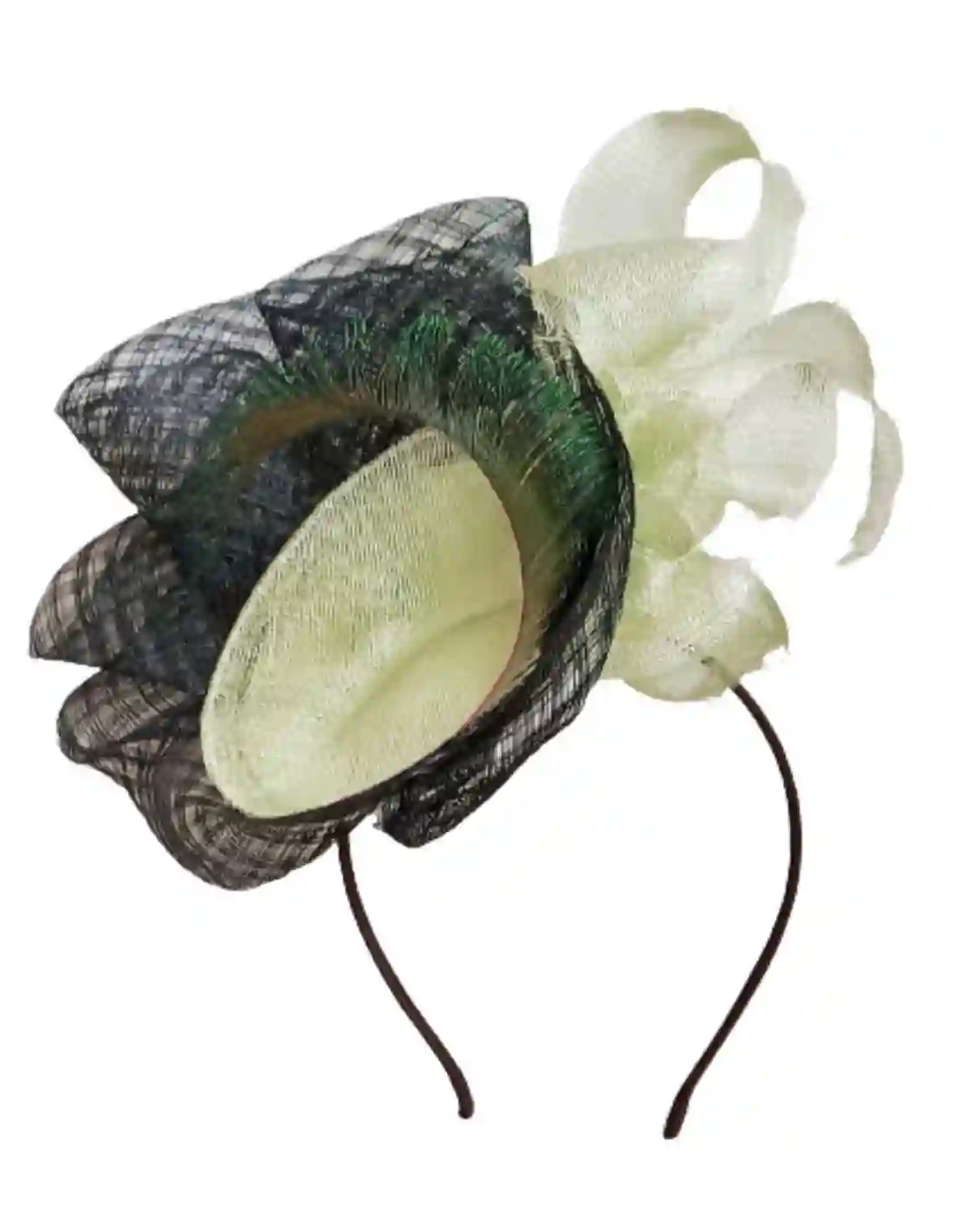 Tocado tipo casquete de rafia con pluma de pavo real