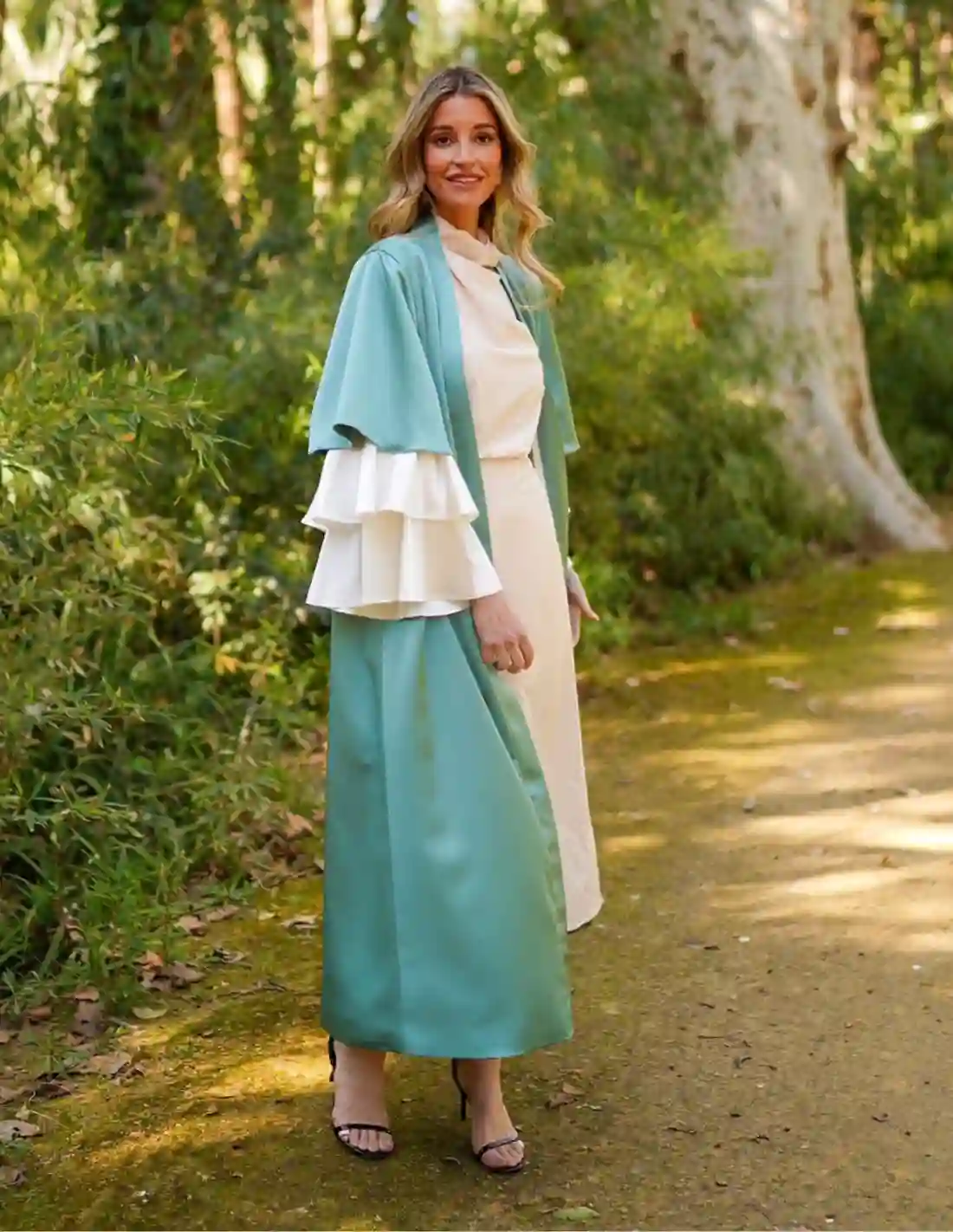 Kimono de fiesta largo con maxi volantes en las mangas