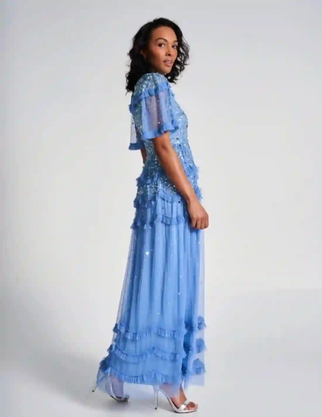 Vestido largo de fiesta con volantes mini y lentejuelas azul