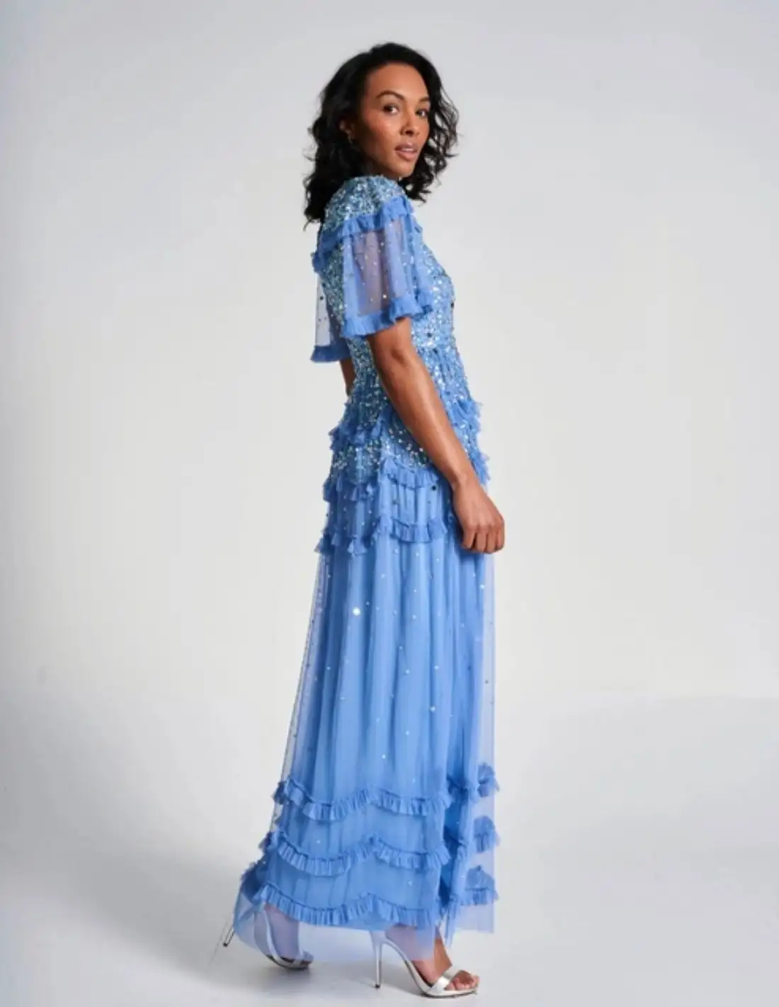 Vestido largo de fiesta con volantes mini y lentejuelas azul