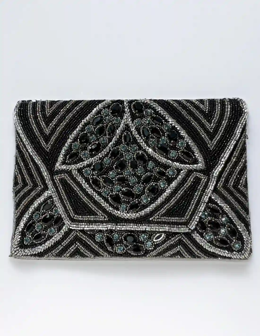 Cartera de mano de pedrería en tono negro con cristales
