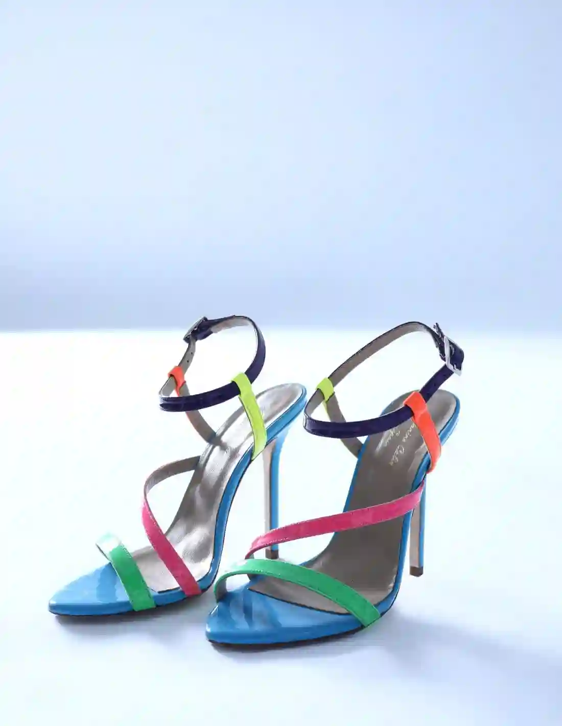 Sandalia de fiesta multicolor con hebilla
