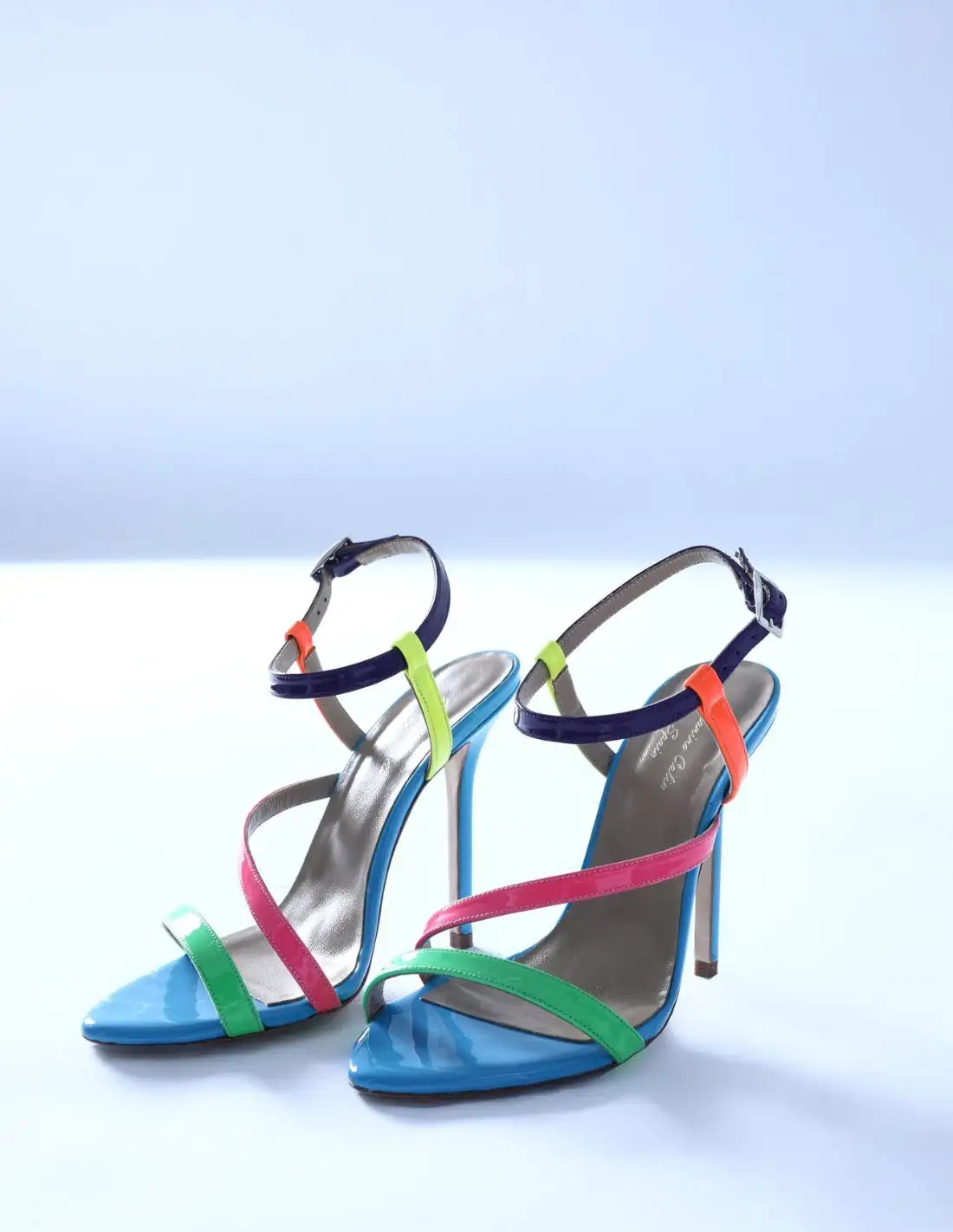 Sandalia de fiesta multicolor con hebilla