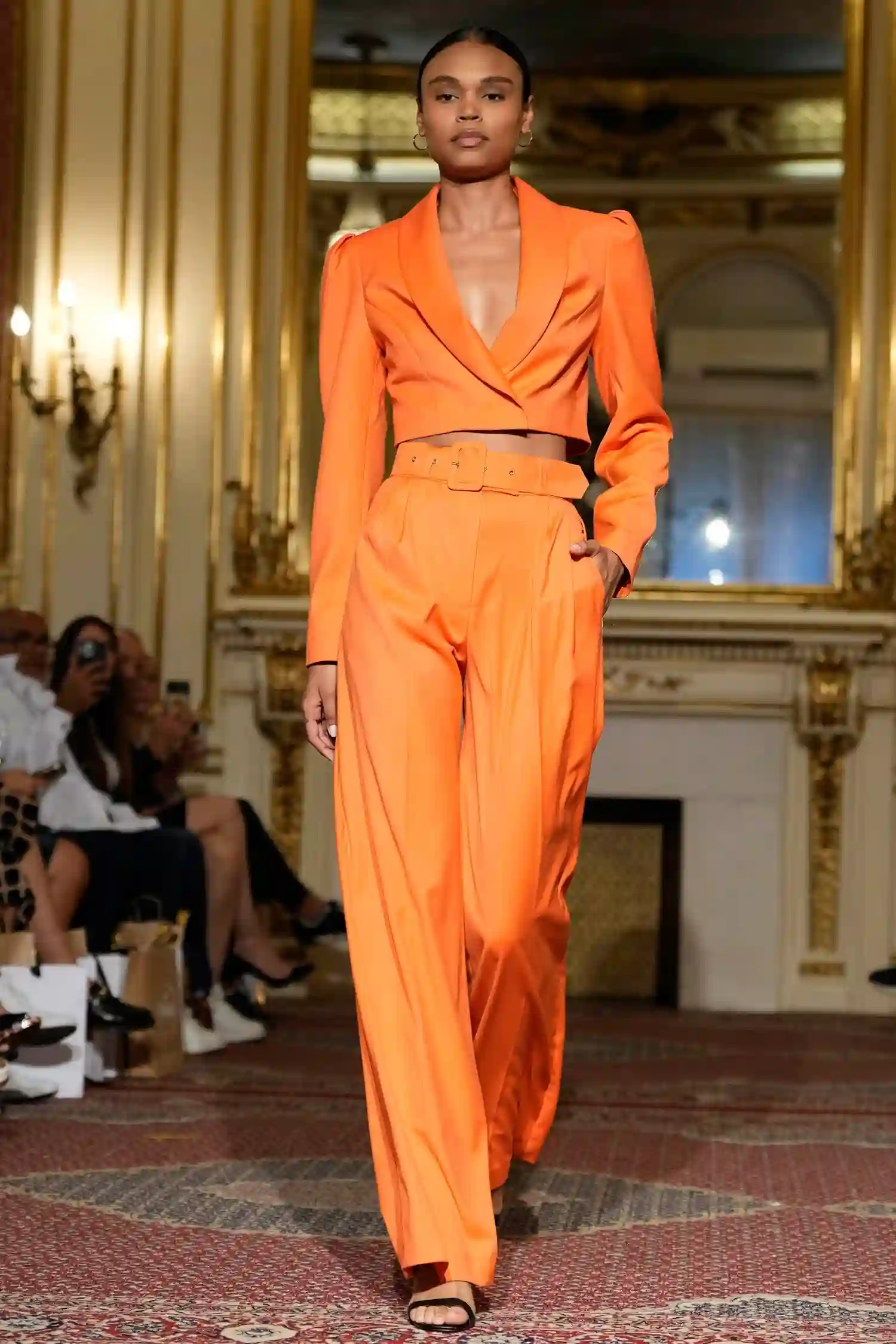 Pantalones palazzo de traje naranjas de tiro alto