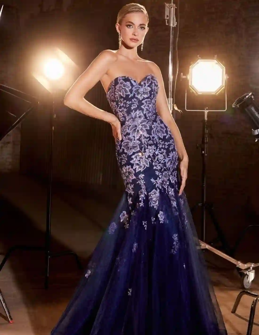 Vestido de fiesta de sirena sin tirantes con estampado floral