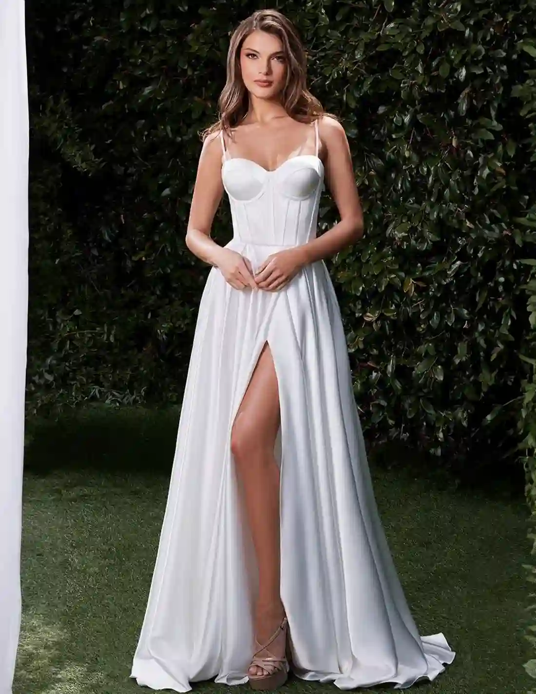 Vestido de novia palabra con corpiño y tirantes
