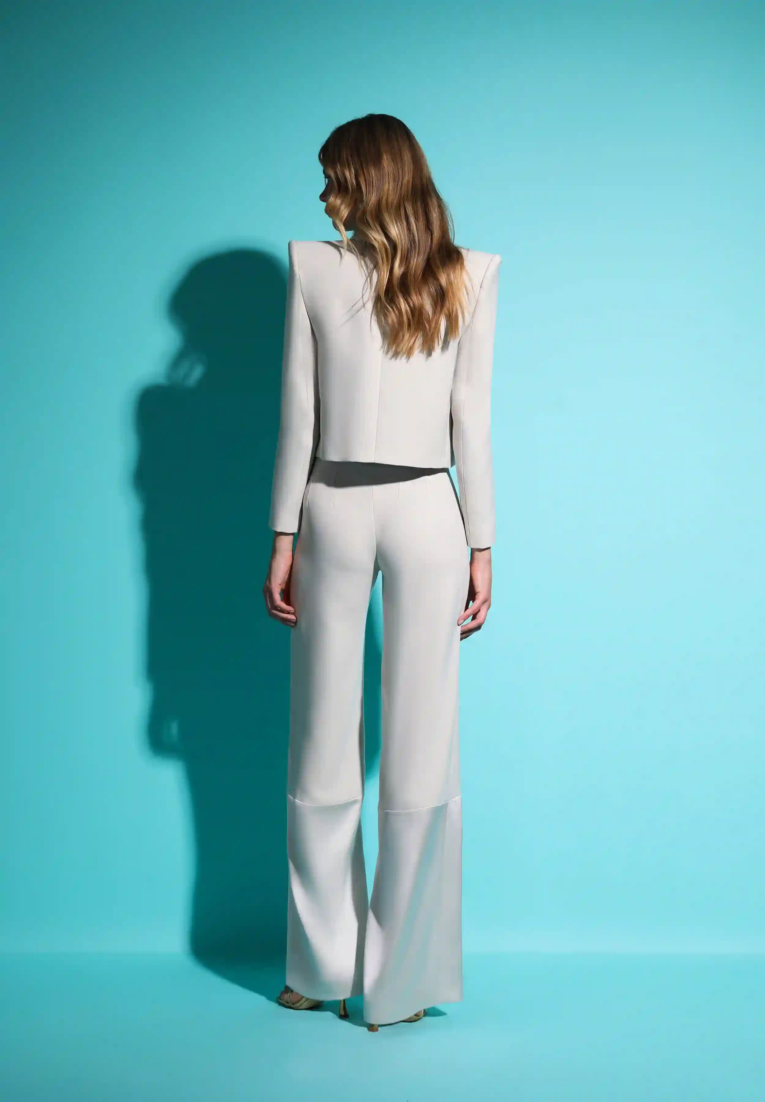 Pantalón palazzo de fiesta gris perla con tiro alto