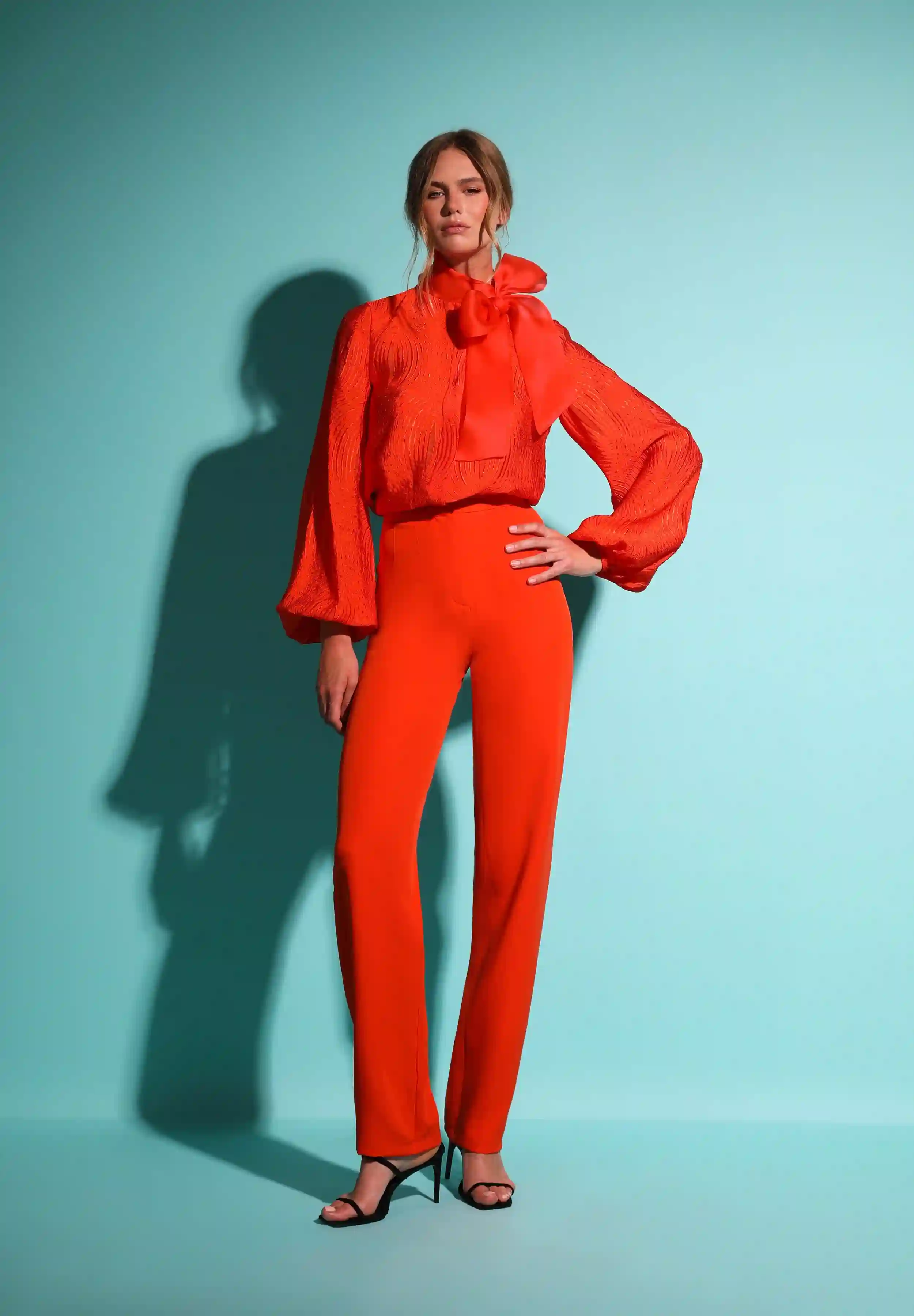 Pantalón largo de fiesta naranja con tiro alto recto
