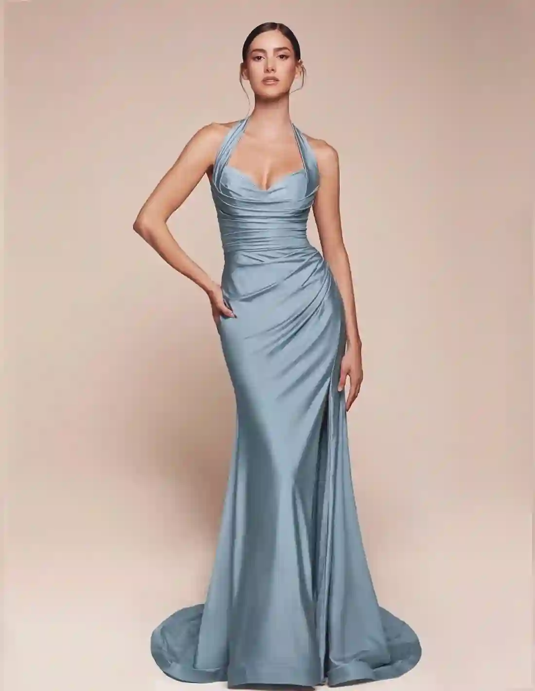 Vestido de fiesta largo para invitada con escote halter