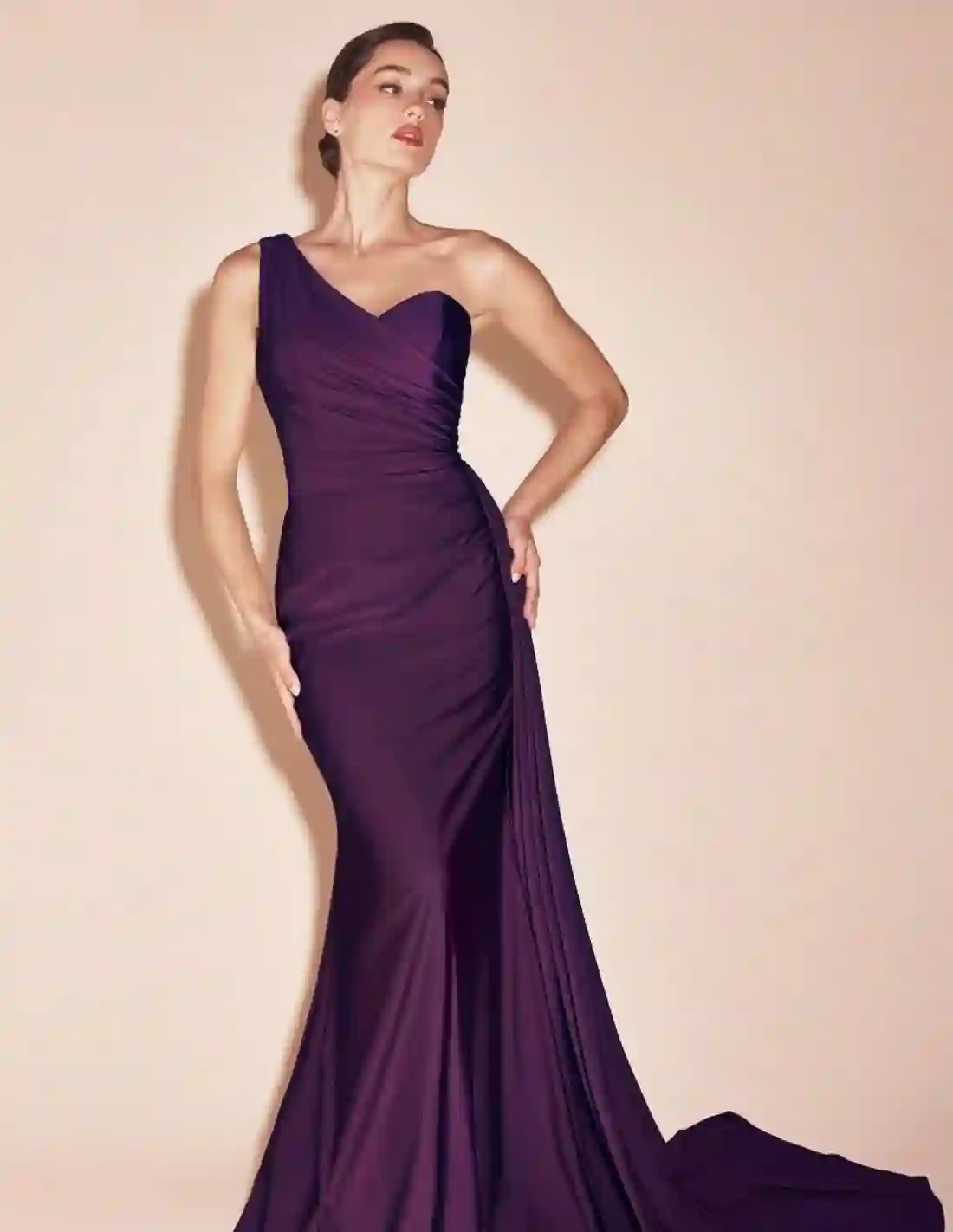 Vestido de Invitada asimétrico de satén elástico