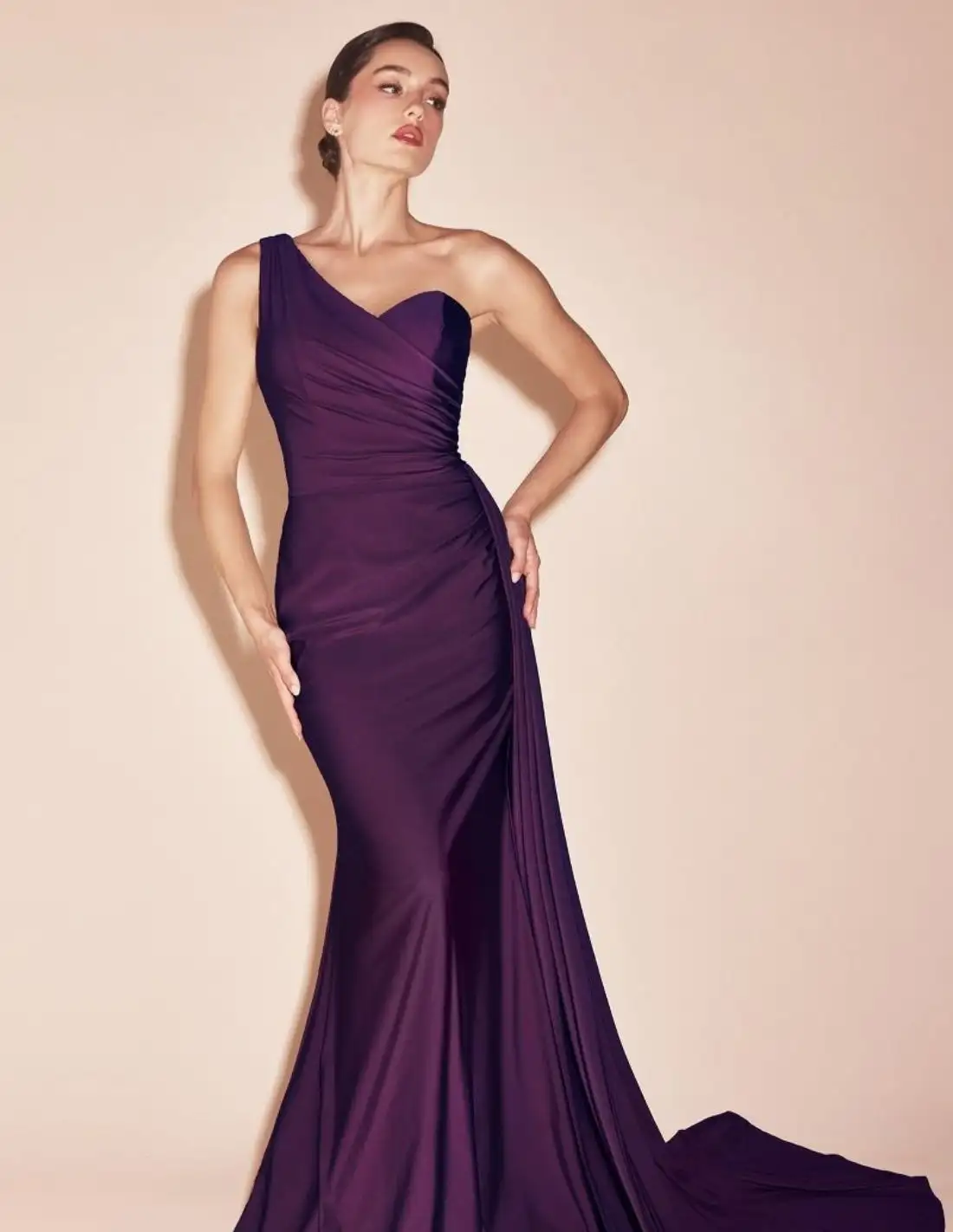 Vestido de Invitada asimétrico de satén elástico