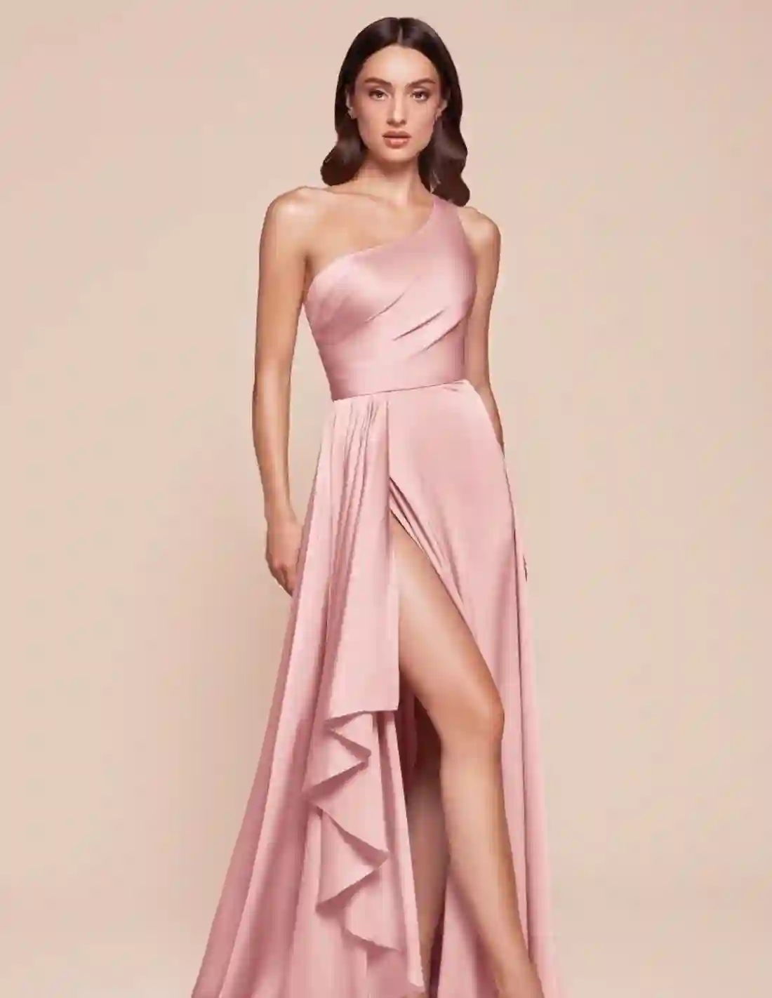 Vestido largo satinado con hombro descubierto
