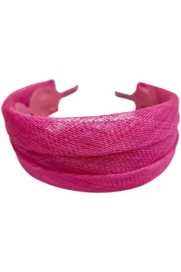Diadema fucsia de rafia para invitadas