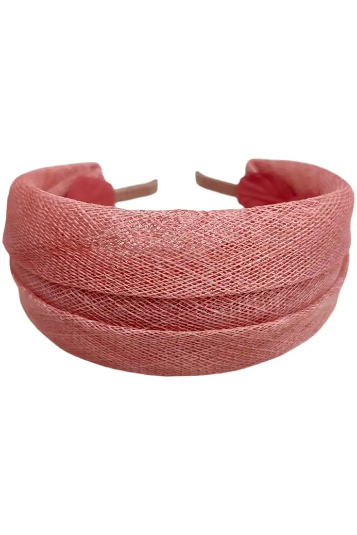 Diadema de invitada en rafia rosa