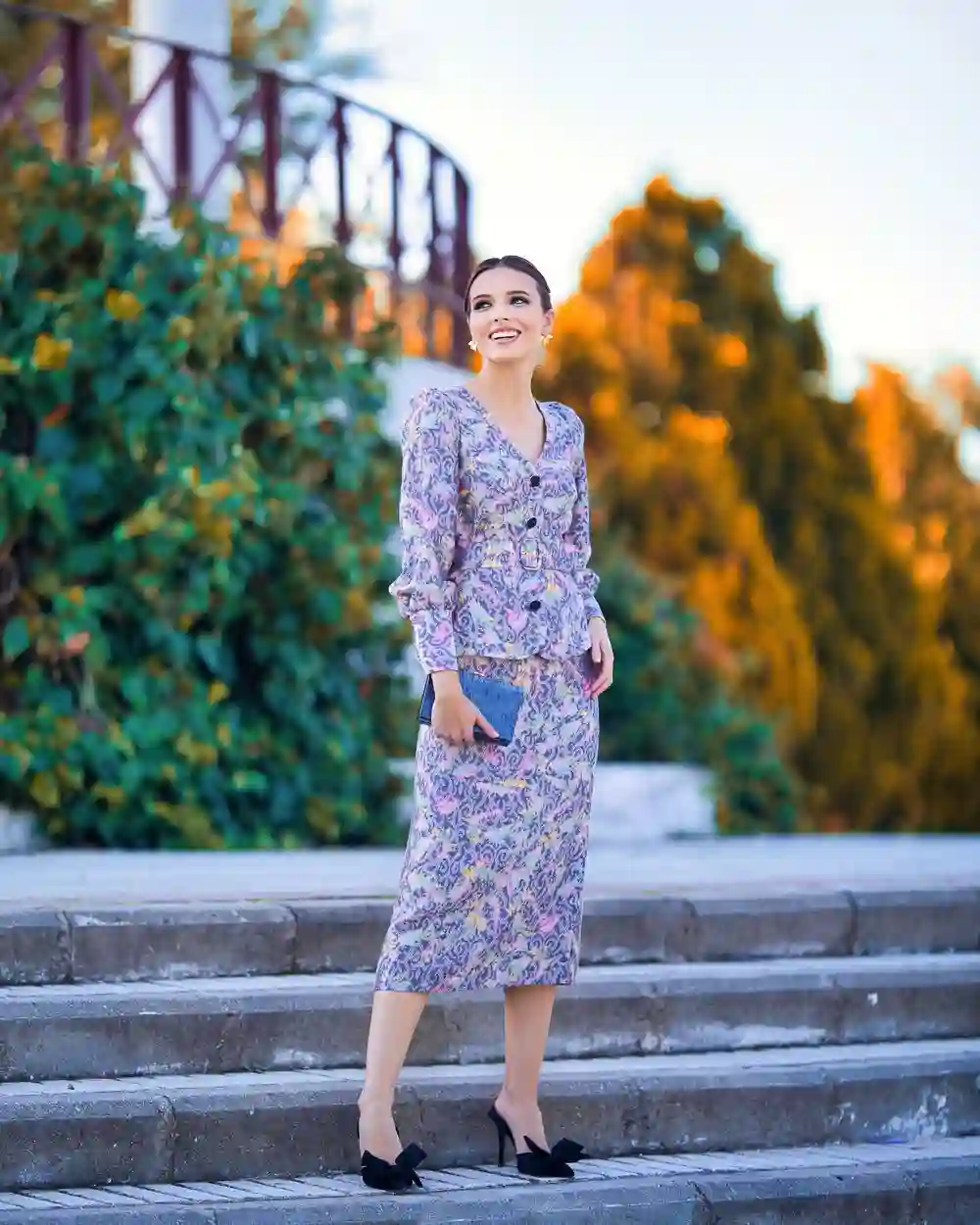 Falda lápiz con corte midi y estampado