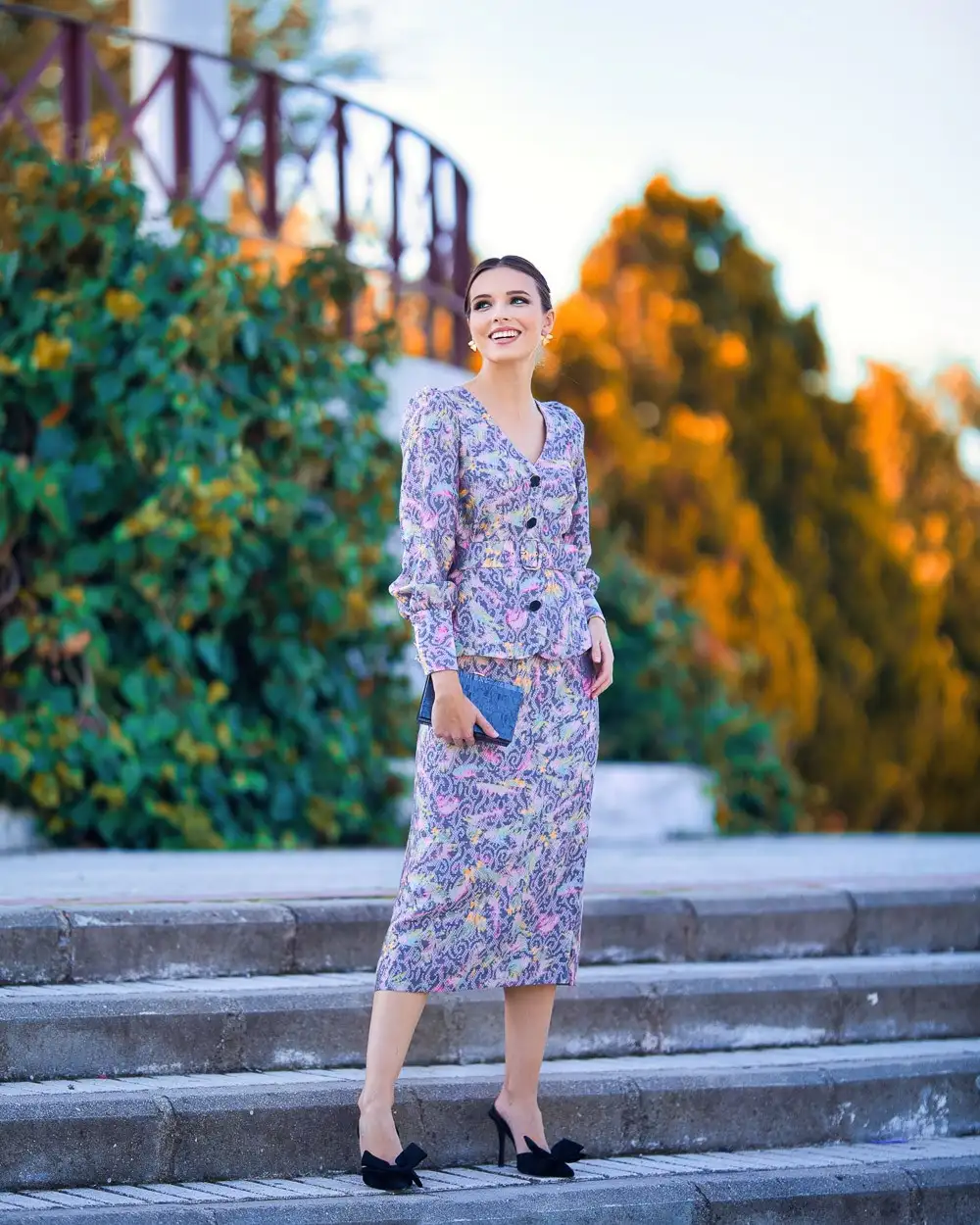 Falda lápiz con corte midi y estampado