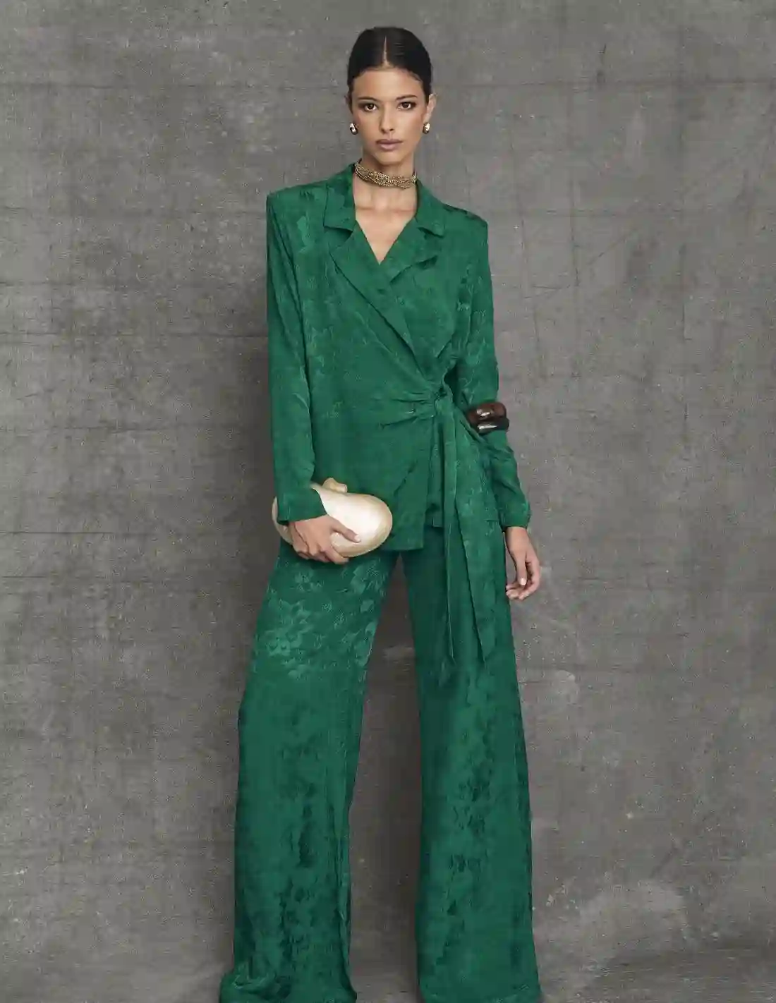 Guest pants with chipped cutting