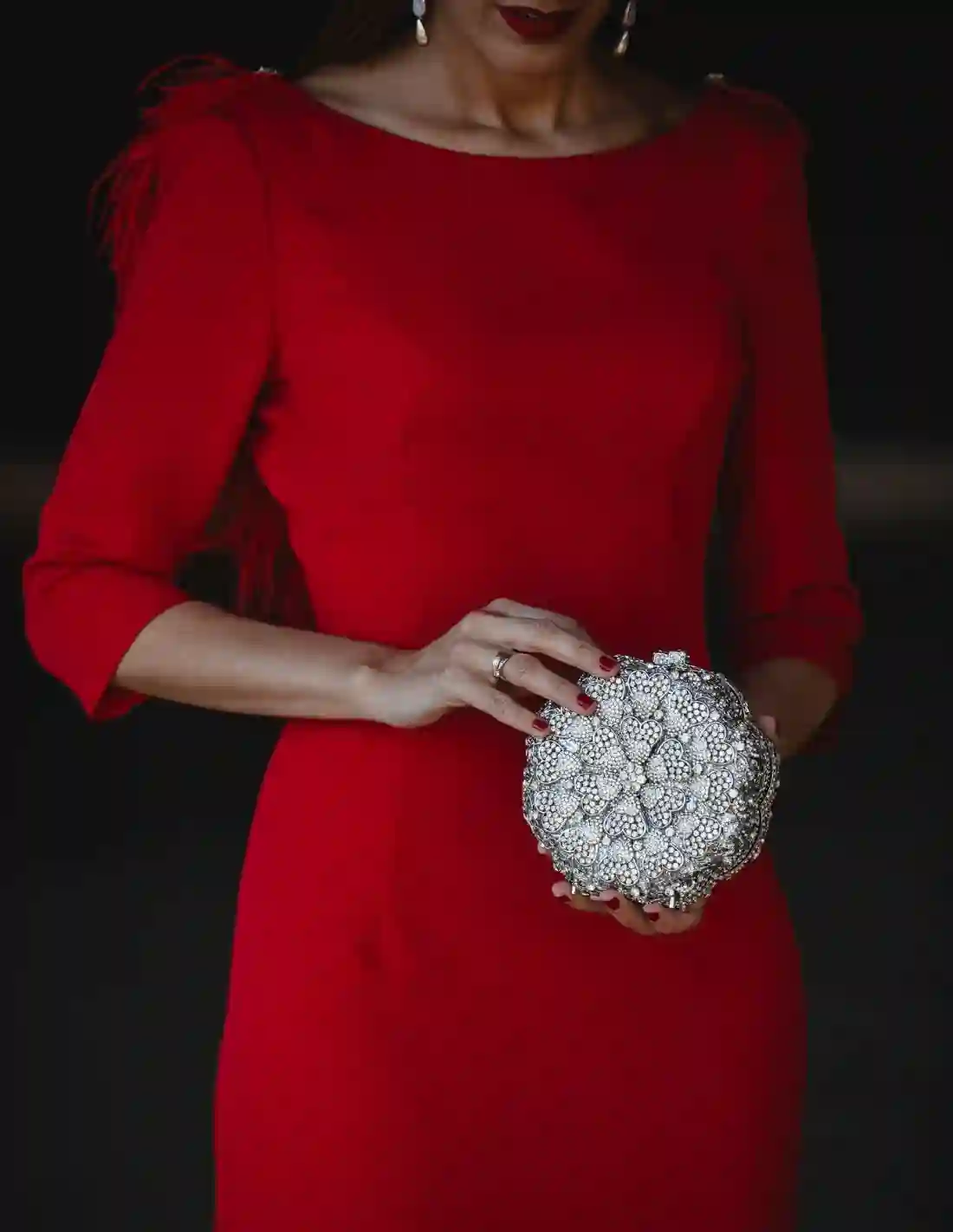 Clutch joya en forma de flor con cristales - Invitada Perfecta