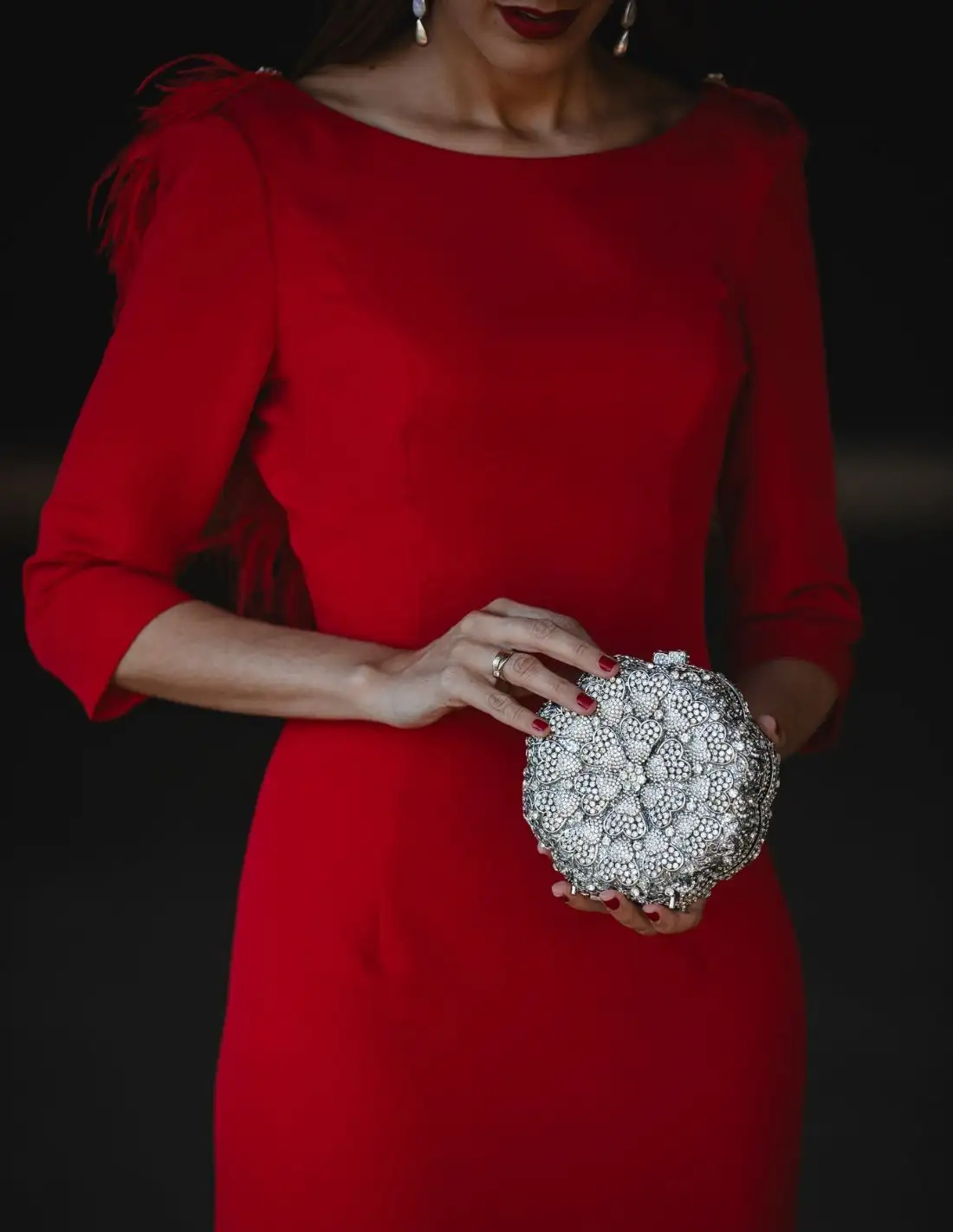Clutch joya en forma de flor con cristales - Invitada Perfecta