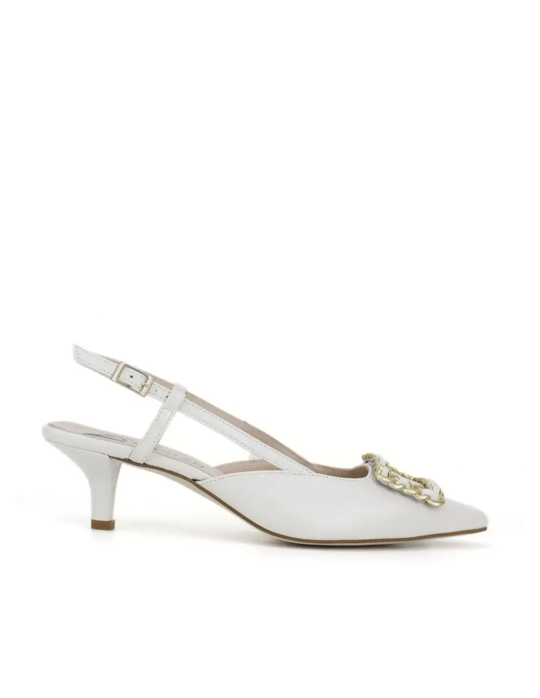 Zapato destalonado de tacón blanco con detalle de pedrería