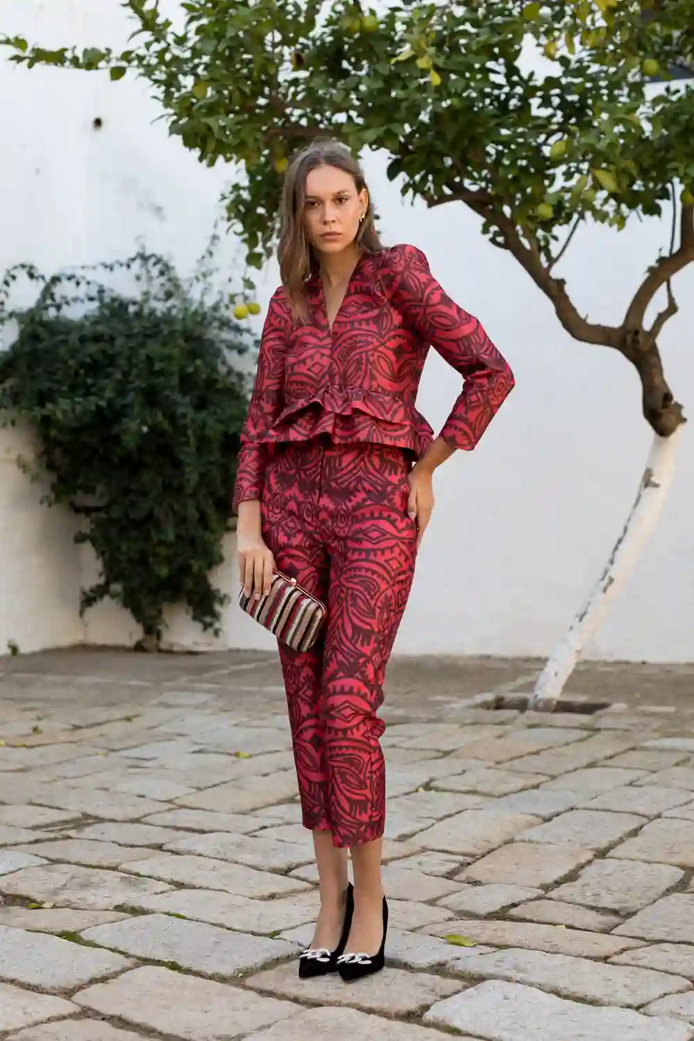 Pantalón recto midi con estampado de diseño